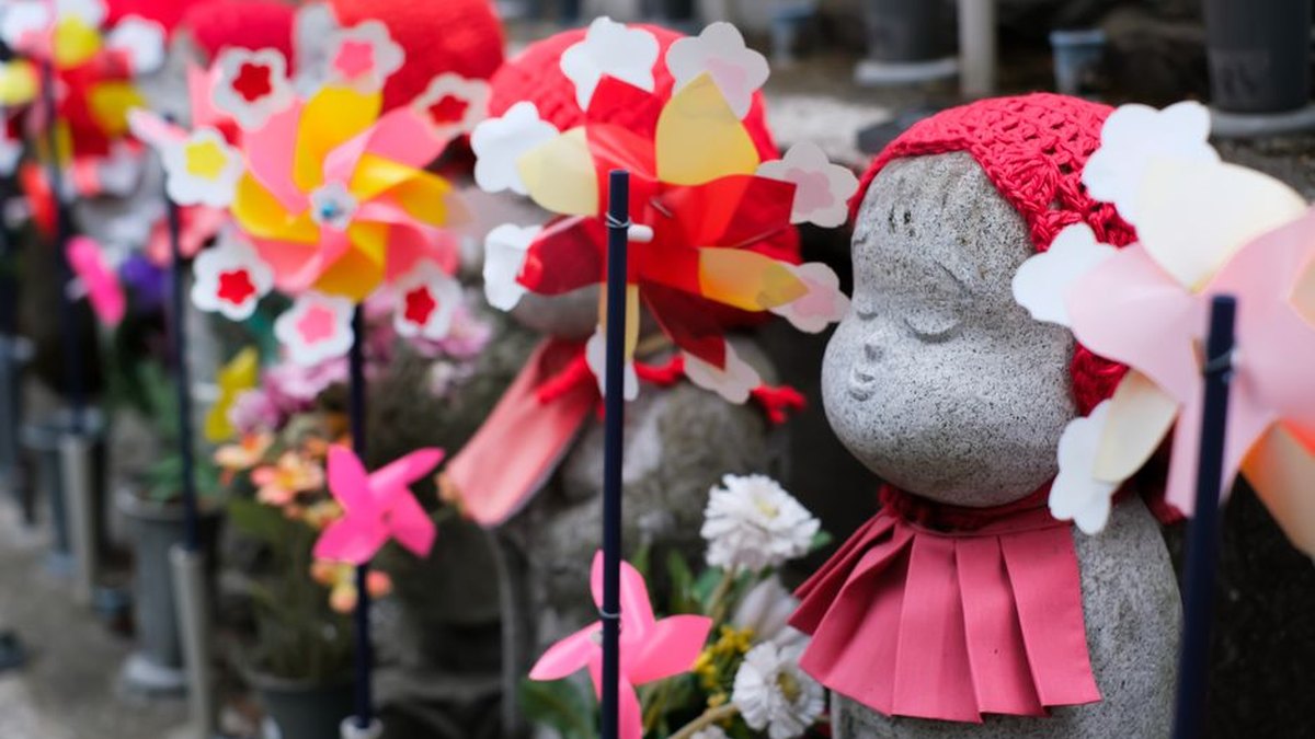 Engaging Kids in Japanese Culture: Temple, Craft & Etiquette Tips 2026